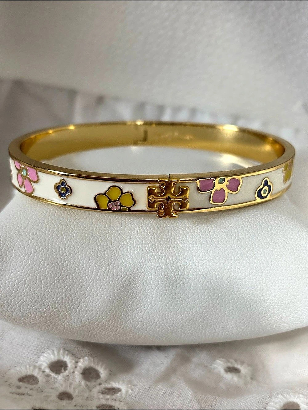 Tory Burch Kira Enamel Floral Bangle Bracelet Floral Enamel Bangle in White.